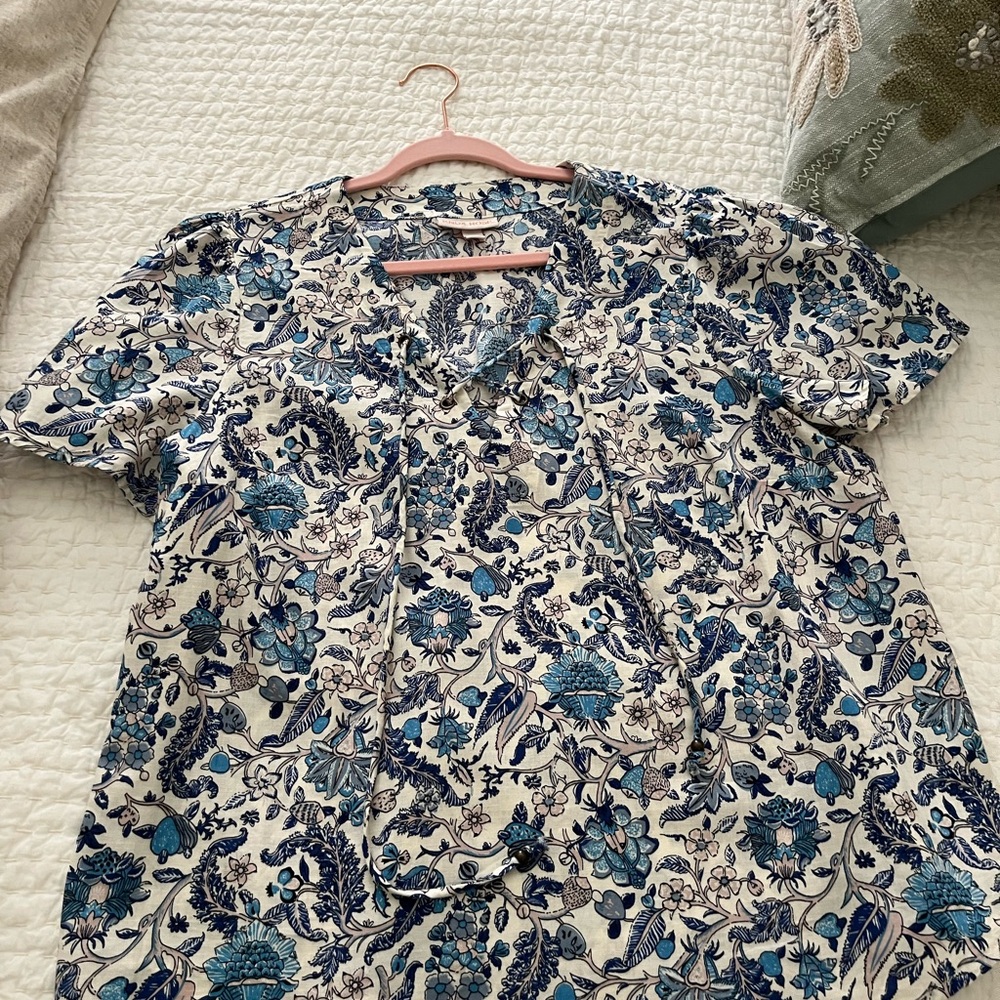 Floral Blue and White Ladies Short Sleeve Shirt